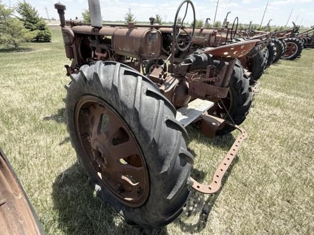 Image of Farmall F-20 equipment image 4
