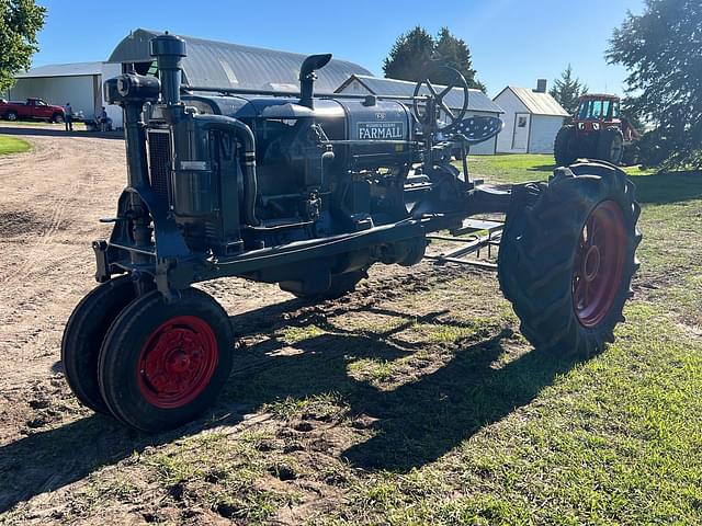 Image of Farmall F-30 equipment image 1