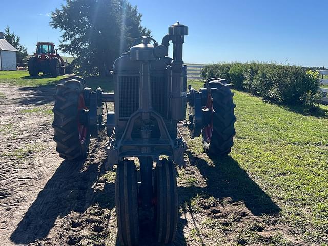 Image of Farmall F-30 equipment image 2