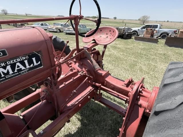 Image of Farmall F-30 equipment image 4