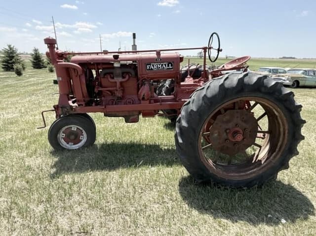 Image of Farmall F-30 equipment image 1