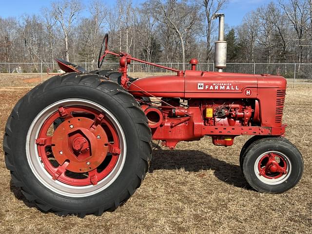 Image of Farmall H equipment image 1