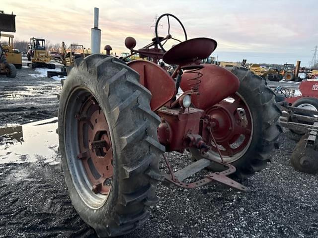 Image of Farmall H equipment image 1