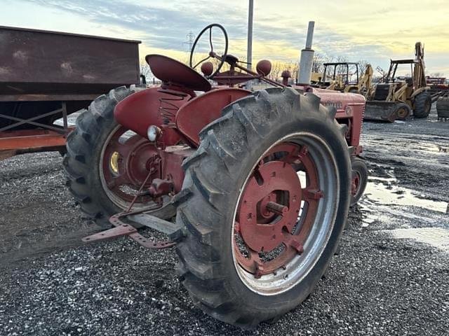 Image of Farmall H equipment image 2