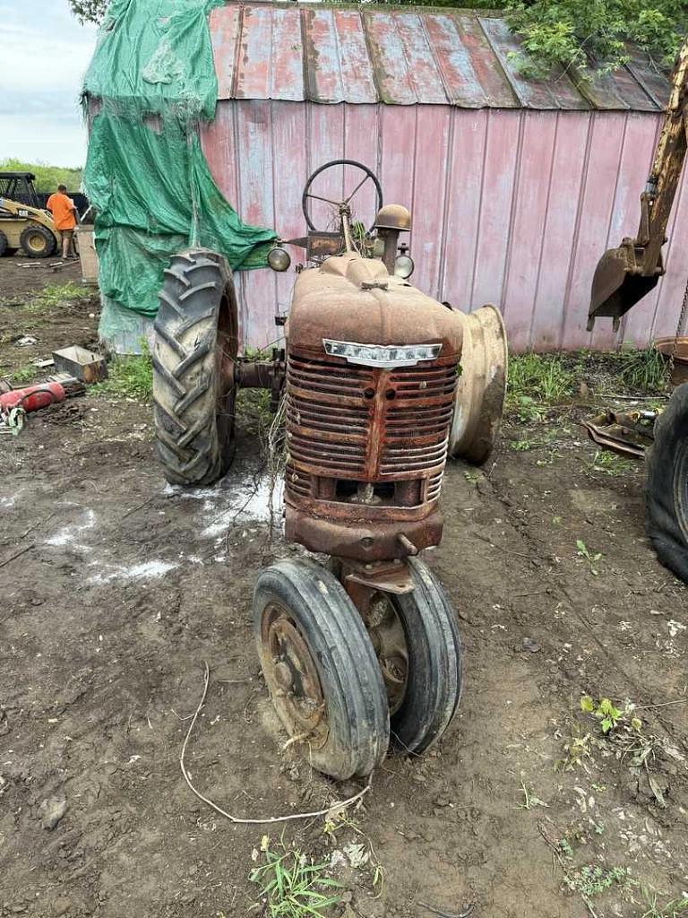 Image of Farmall H Image 1