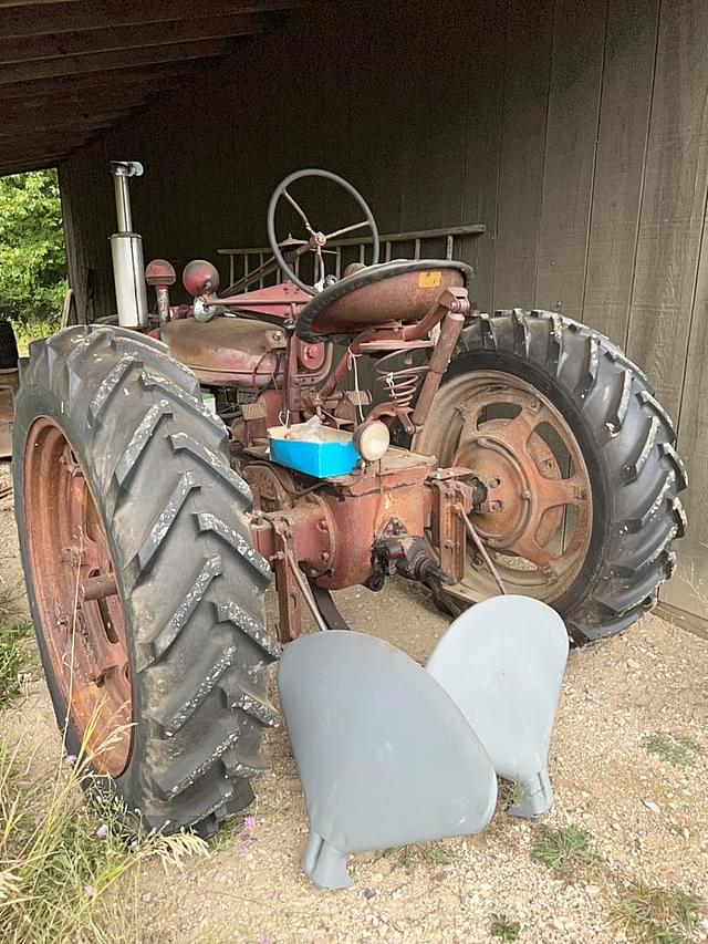 Image of Farmall H equipment image 2