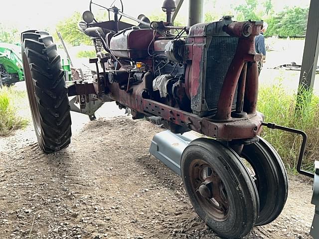 Image of Farmall H equipment image 4