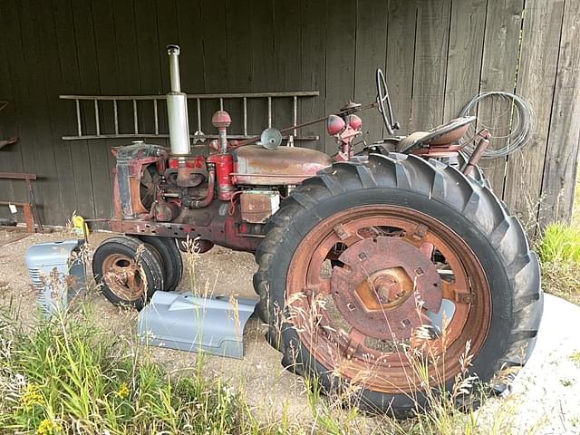 Image of Farmall H equipment image 1