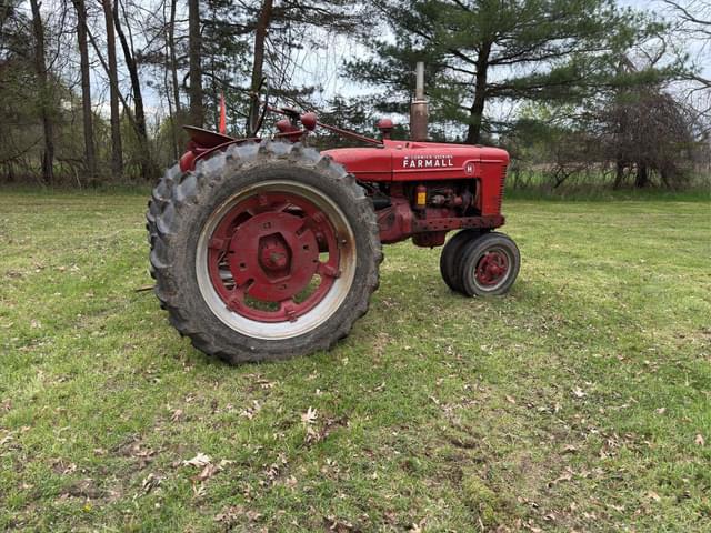 Image of Farmall H equipment image 1