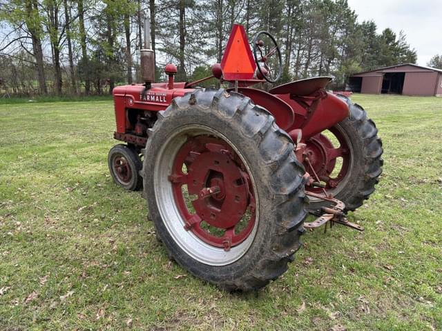 Image of Farmall H equipment image 3