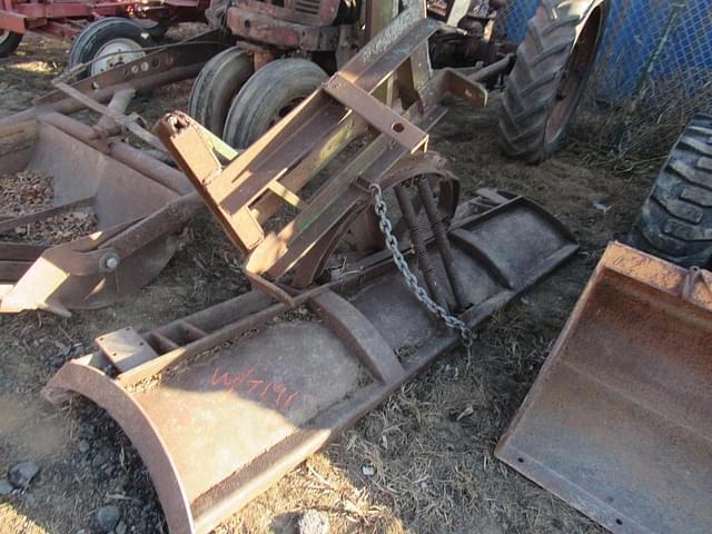 Image of Farmall H equipment image 2