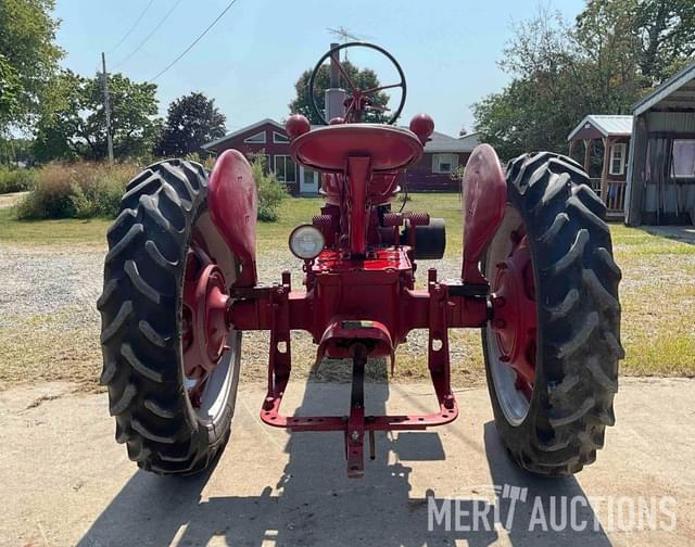 Image of Farmall H equipment image 3
