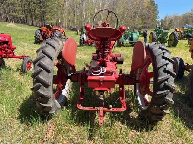 Image of Farmall H equipment image 3