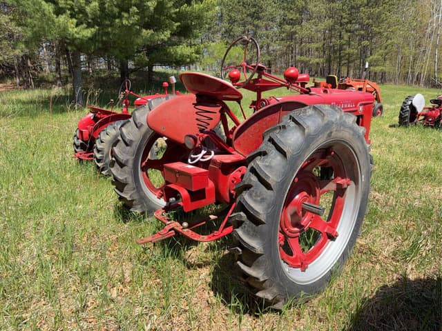 Image of Farmall H equipment image 2