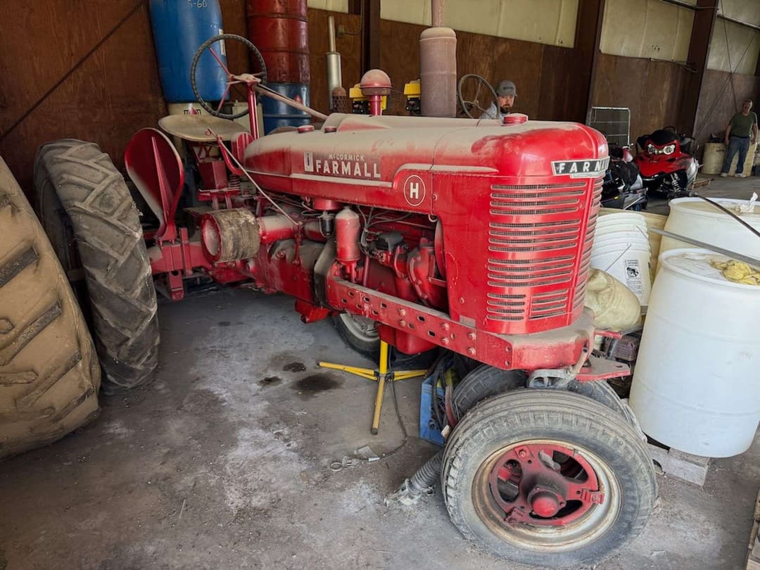 Image of Farmall H Image 0