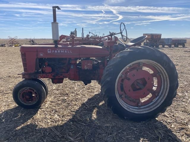 Image of Farmall H equipment image 2