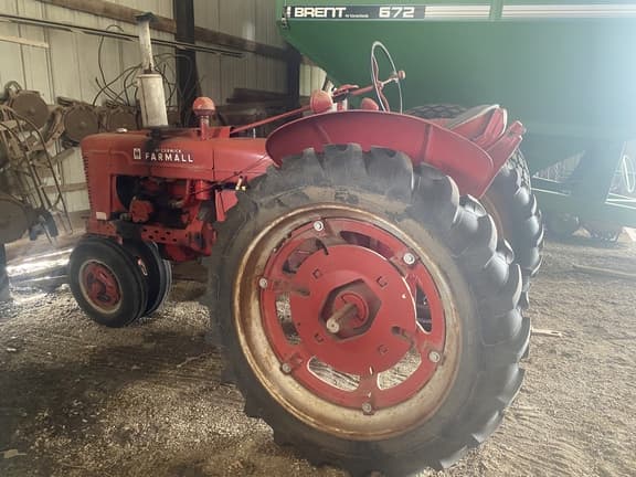 Image of Farmall H equipment image 1