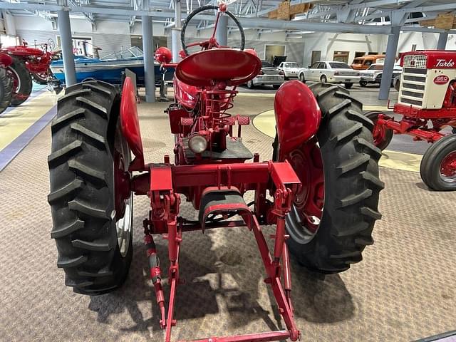 Image of Farmall H equipment image 3