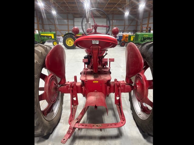 Image of Farmall H equipment image 3