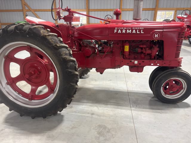 Image of Farmall H equipment image 1