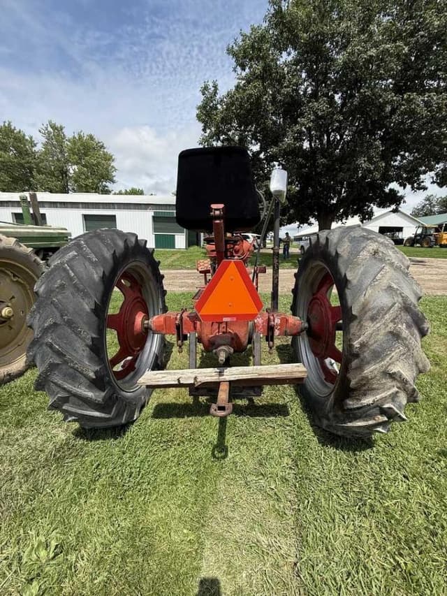 Image of Farmall H equipment image 3