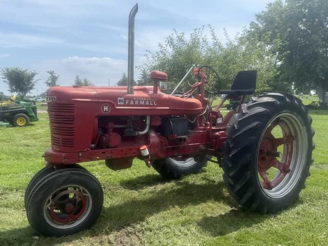 Image of Farmall H equipment image 1