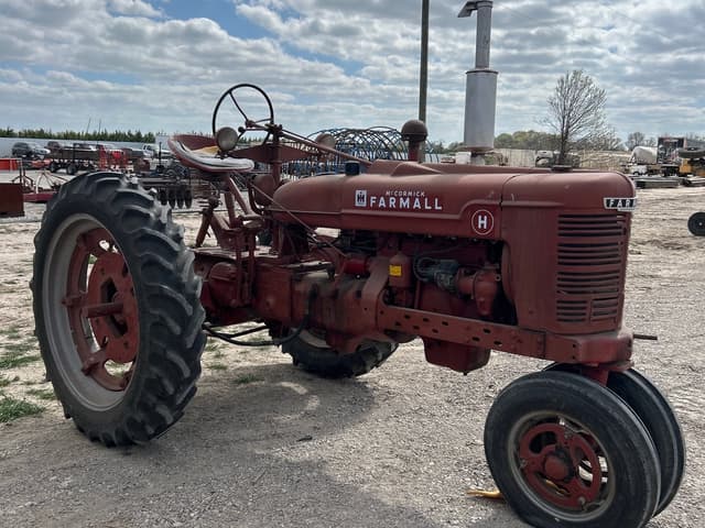 Image of Farmall H equipment image 2
