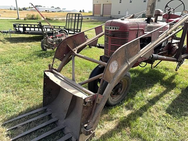 Image of Farmall H equipment image 1
