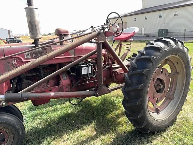 Image of Farmall H equipment image 2