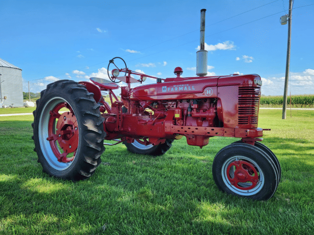 Image of Farmall H equipment image 1