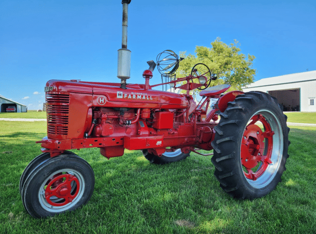 Image of Farmall H equipment image 2