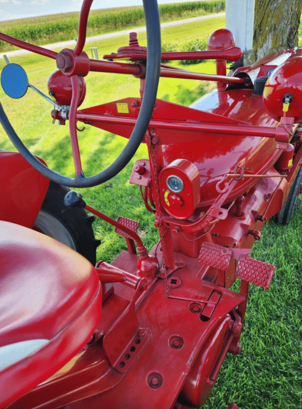 Image of Farmall H equipment image 3