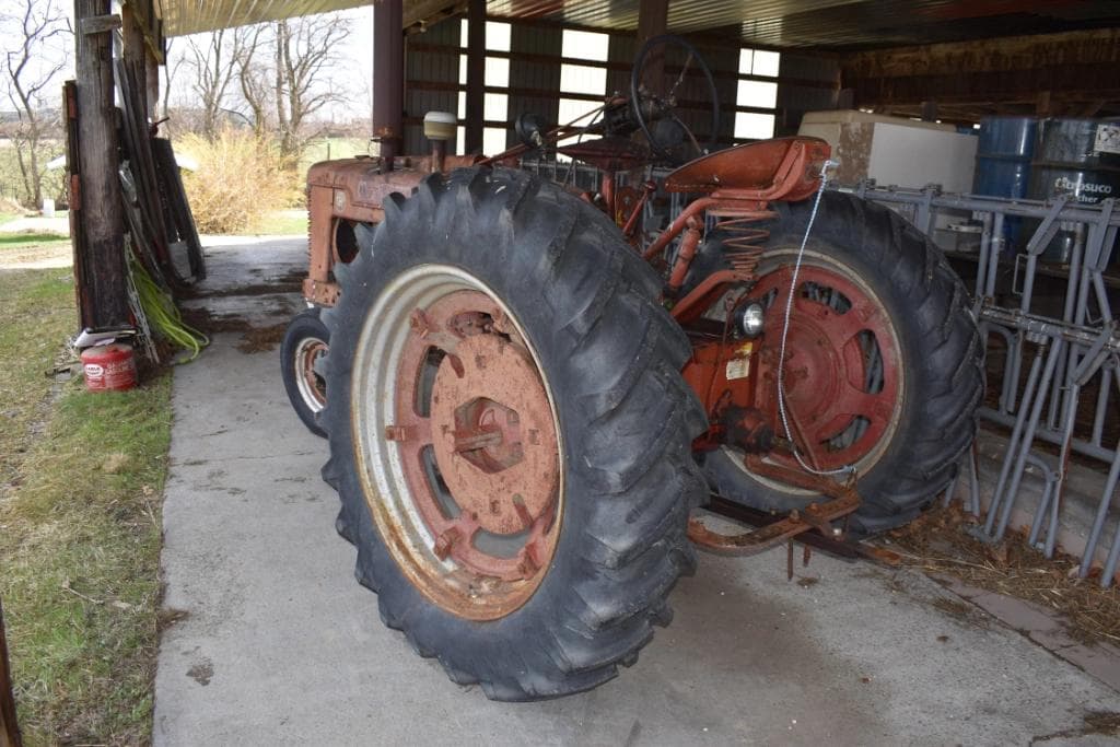 Image of Farmall H Image 1