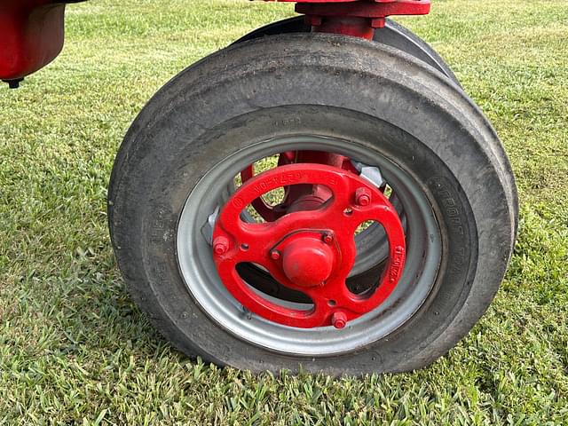 Image of Farmall H equipment image 1