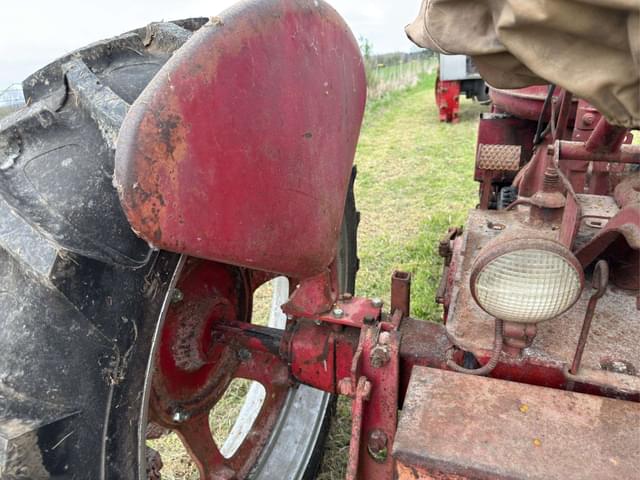 Image of Farmall H equipment image 3
