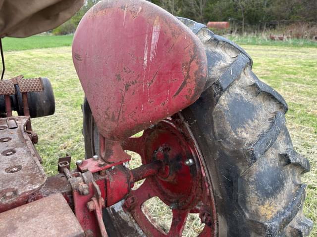 Image of Farmall H equipment image 4