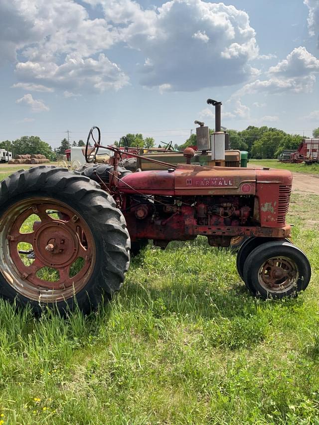 Image of Farmall H equipment image 1