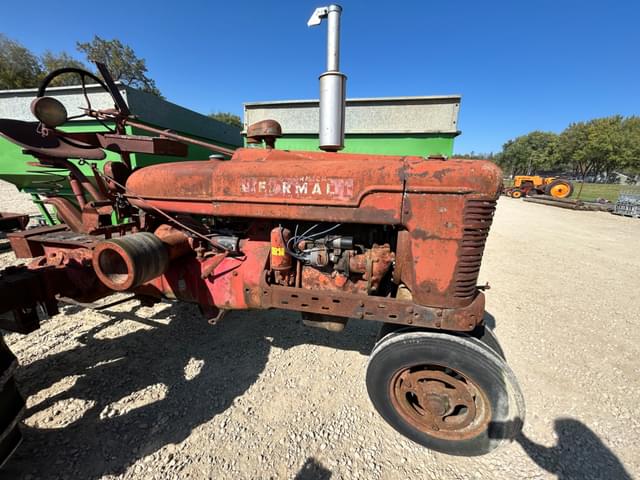 Image of Farmall H equipment image 1
