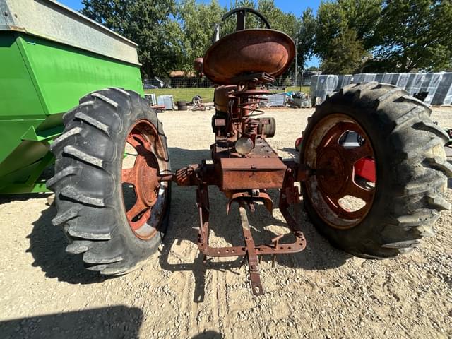 Image of Farmall H equipment image 3