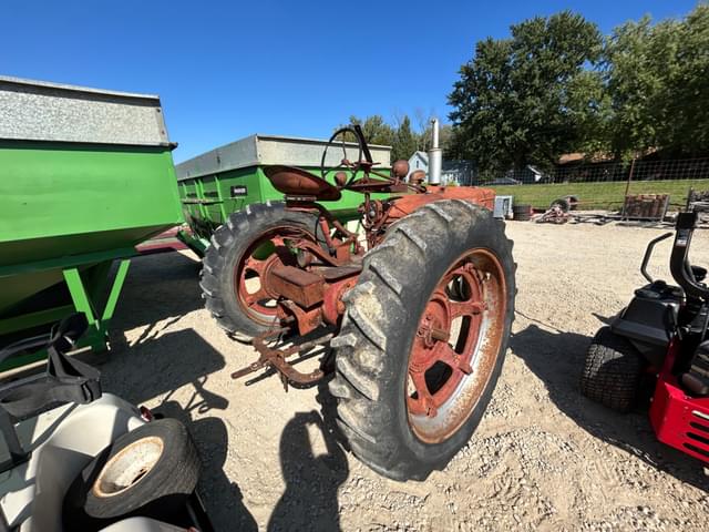 Image of Farmall H equipment image 2