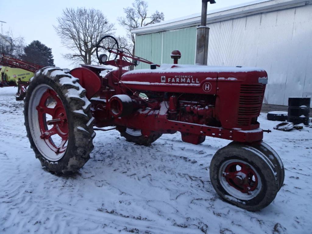 Image of Farmall H Image 1