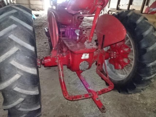 Image of Farmall H equipment image 2