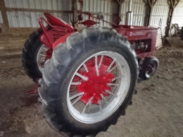 Image of Farmall H equipment image 3