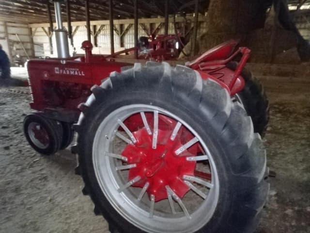 Image of Farmall H equipment image 1