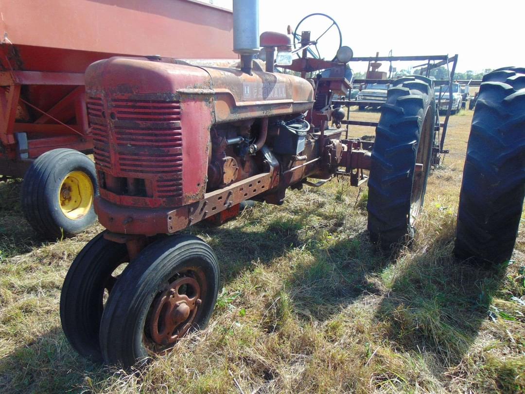 Image of Farmall H Image 1
