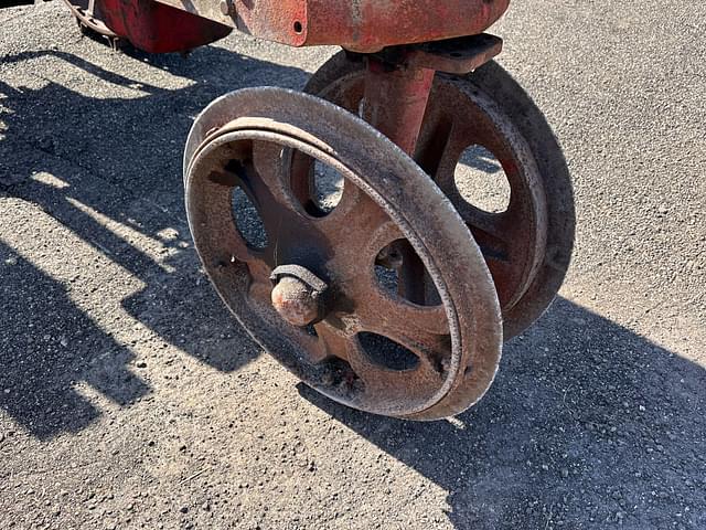 Image of Farmall H equipment image 2