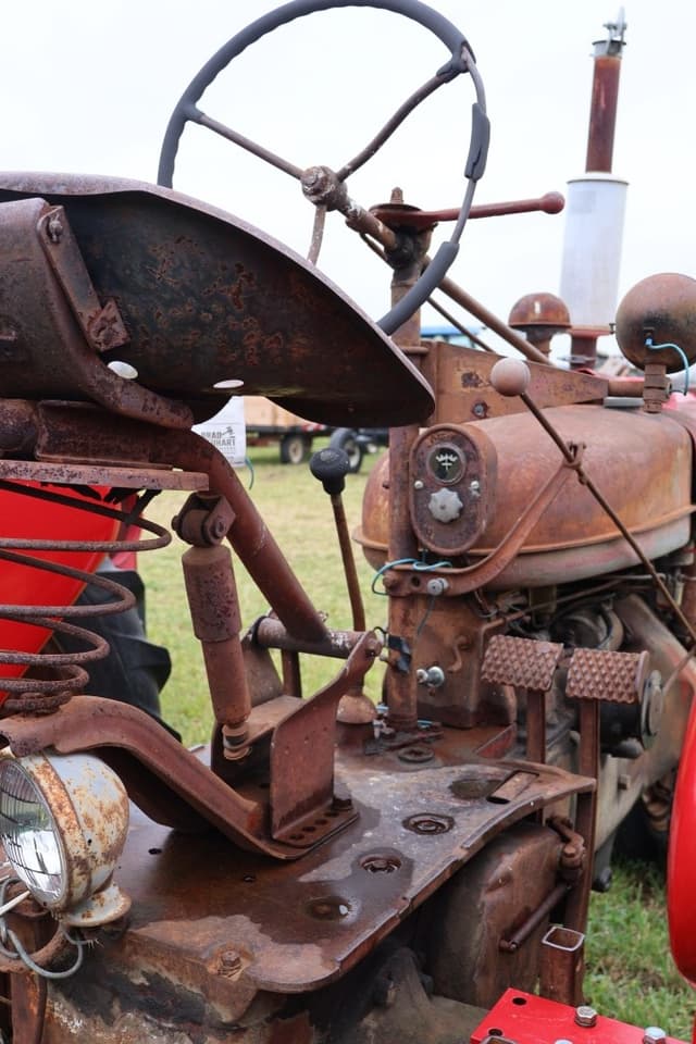 Image of Farmall H equipment image 4