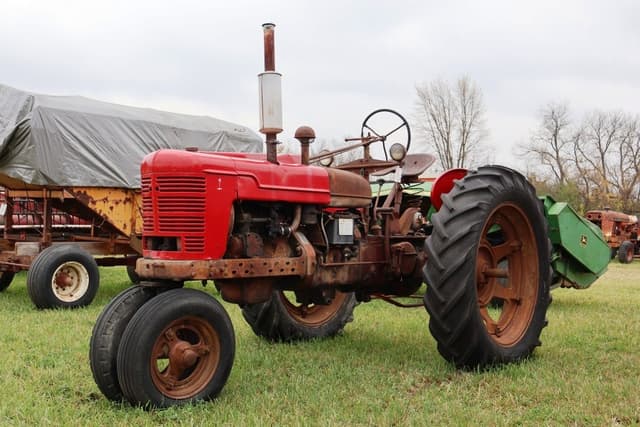 Image of Farmall H equipment image 2
