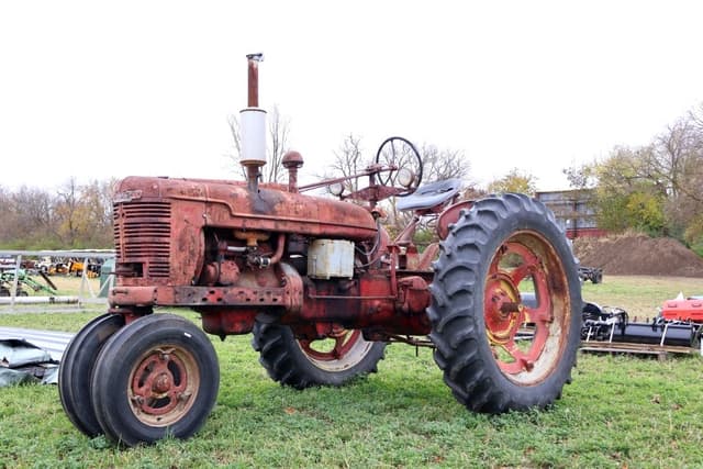 Image of Farmall H equipment image 1