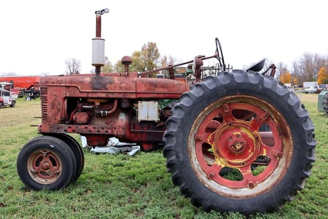 Image of Farmall H equipment image 2